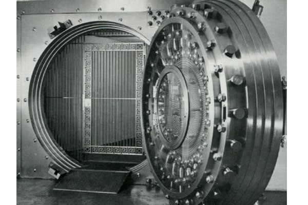 What is the Most Secure Bank Vault in the World? Discover the Ultimate Safe Haven 10 Iron Mountain Vault door